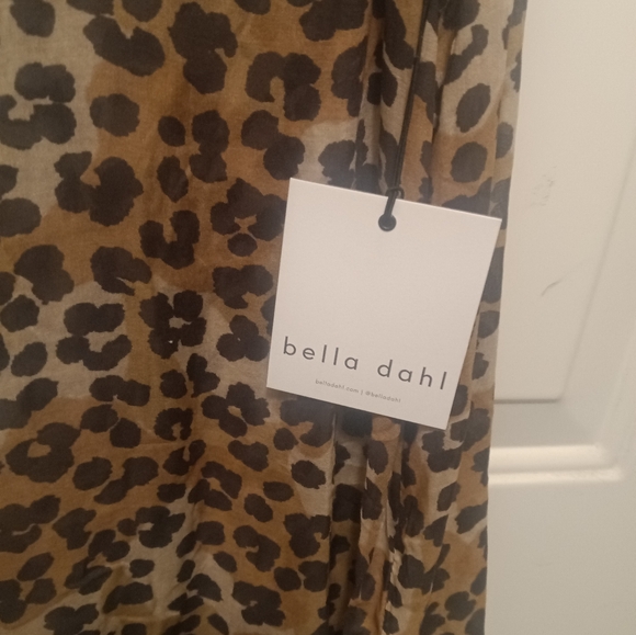 NWT Bella Dahl sleeveless button down blouse. - Picture 4 of 5